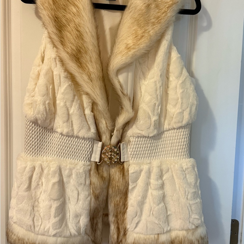 Ashro Elegant Faux Fur Vest